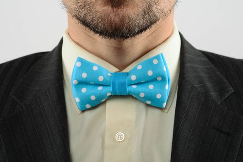 Gravata borboleta com bolinhas para traje costurada de gabardine e algodão - MADEheart.com