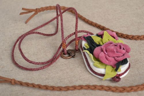 Colgante hecho a mano con flor de cuero bisutería fina regalo para mujer - MADEheart.com