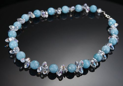 Handgemachte Halskette aus Aquamarin und Kristallen - MADEheart.com