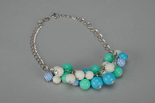 Collier en perles acryliques - MADEheart.com