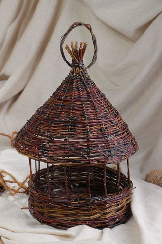 Плетеная кормушка для птиц из ивовой лозы в виде домика подвесная ручной работы - MADEheart.com