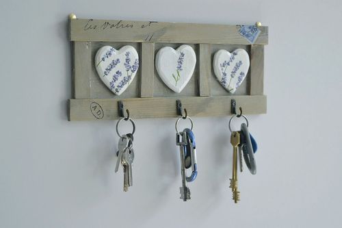 Wooden hanger for keys and kitchen towels - MADEheart.com