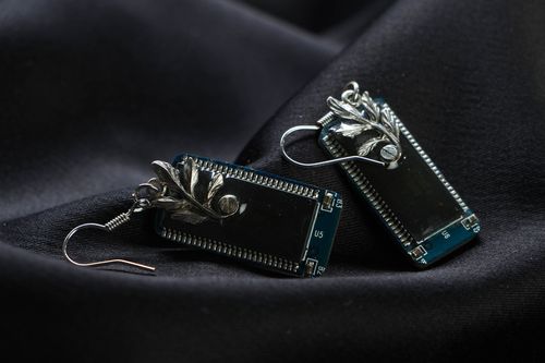 Boucles doreilles pendantes avec microcircuits - MADEheart.com