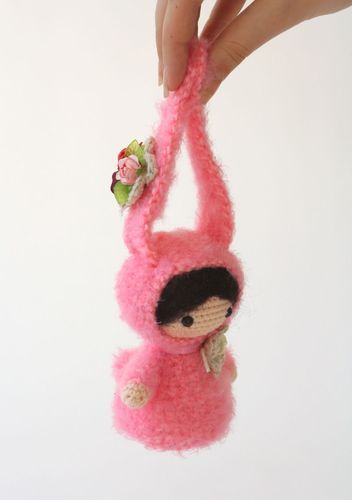Kuschelige gestrickte Puppe aus Wolle Mädchen Hase - MADEheart.com