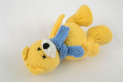 Мягкая вязаная игрушка Медвежонок в шарфике - MADEheart.com