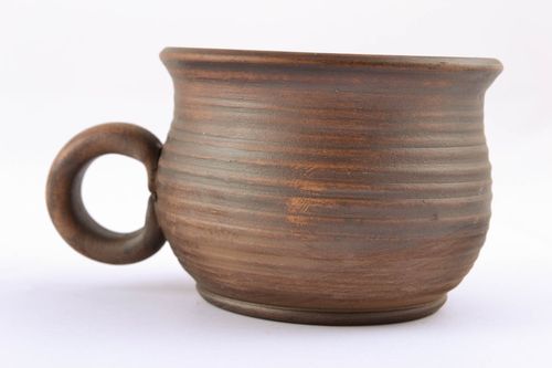 Wide brown clay manually molded cup for coffee with handle with no pattern - MADEheart.com