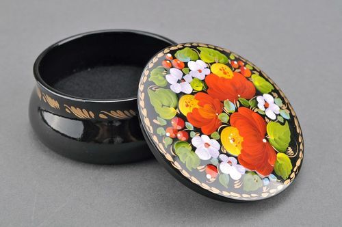 Round wooden box with concave edges Peonies and berries - MADEheart.com