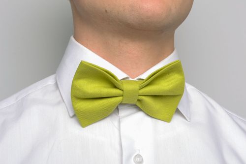 Corbata de lazo para traje de color oliva - MADEheart.com