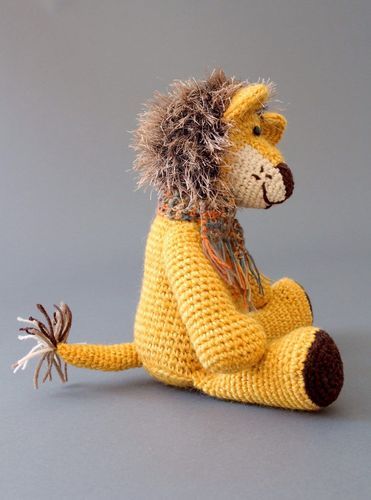 Giocattolo a maglia fatto a mano pupazzo morbido leone piccola a uncinetto - MADEheart.com