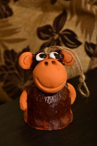 Campanello dautore in ceramica fatto a mano a forma di scimmia divertente - MADEheart.com