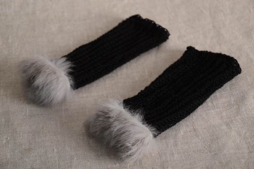 Вязаные митенки крючки с мехом кролика черные женские стильные ручной работы - MADEheart.com