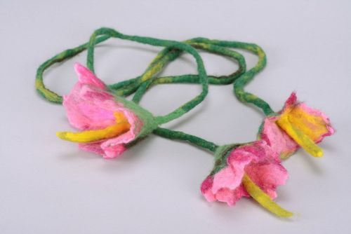 Jewelry made from felted wool Lilies - MADEheart.com