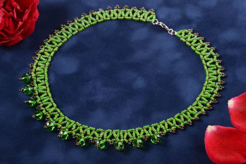 Ожерелье из чешского бисера широкое зеленое авторское красивое ручной работы - MADEheart.com