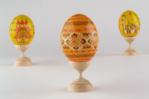 Painted wooden egg - MADEheart.com