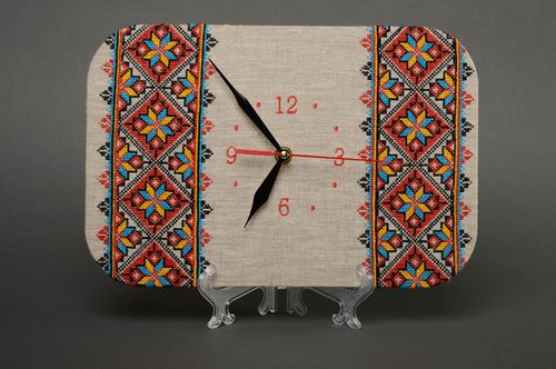 Reloj decorativo con bordado artesanal - MADEheart.com