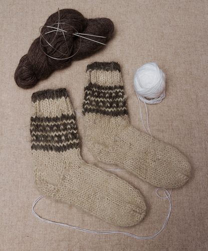 Wollene warme Socken - MADEheart.com