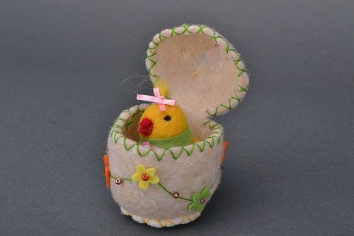Brinquedo macio de lã Frango num ovo - MADEheart.com