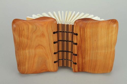 Bloc de notas con cubierta de madera - MADEheart.com