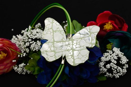 Collier papillon Bijou fait main en cuir design original Cadeau pour femme - MADEheart.com