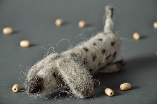 Muñeco de trapo de lana de fieltro - MADEheart.com