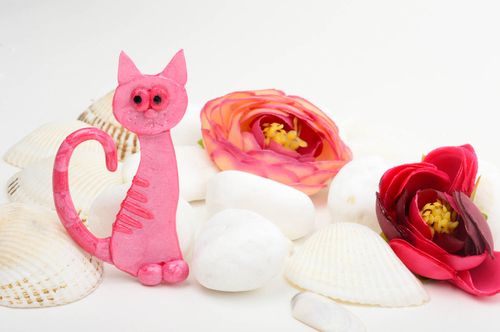 Broche chat rose Bijou fait main original en pâte polymère Cadeau pour femme - MADEheart.com