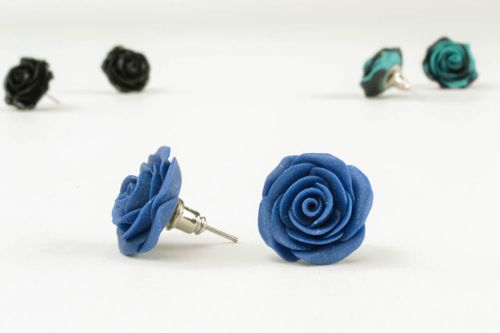Brincos de cerâmica plástica Rosas azuis - MADEheart.com