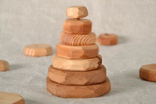 Kleine Pyramide aus Holz (6 Elementen) - MADEheart.com