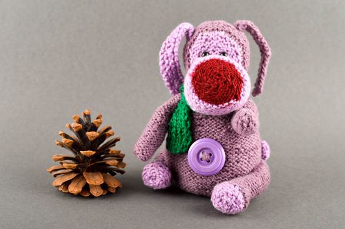 Peluche chien mauve Jouet tricot fait main mignon original Cadeau pour enfant - MADEheart.com