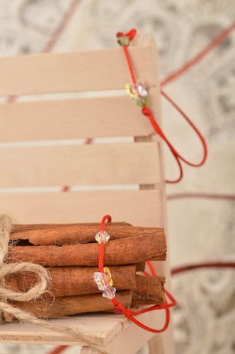 Conjunto de pulseras textiles de hilos con mariposas hechas a mano 2 artículos - MADEheart.com
