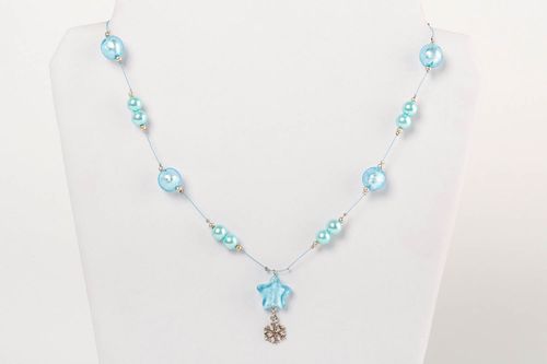 Collier en verre de Venise et perles céramiques fait main bleu ciel fin élégant - MADEheart.com