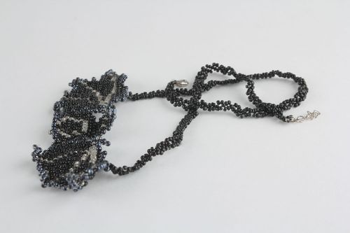 Black beaded necklace - MADEheart.com