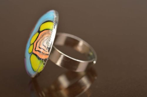 Juego de adornos de arcilla polimérica artesanal anillo y pulsera multicolores - MADEheart.com