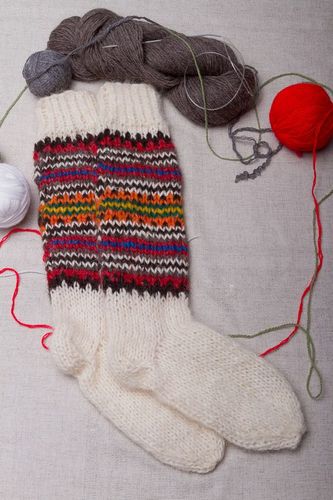 Calzettoni caldi di lana per donna fatti a mano Calzini lunghi di lana  - MADEheart.com