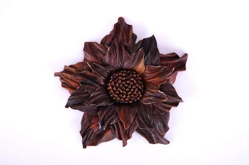 Broche fleur en cuir et perles faite main - MADEheart.com