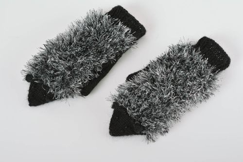 Moufles tricotées en acrylique avec des aiguilles faites main noires Hérissons - MADEheart.com