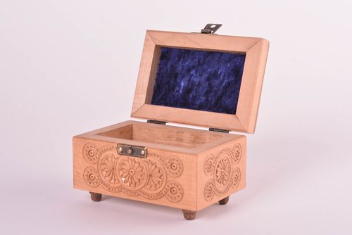 Scatola di legno fatta a mano cofanetto intagliato scrigno per gioielli - MADEheart.com