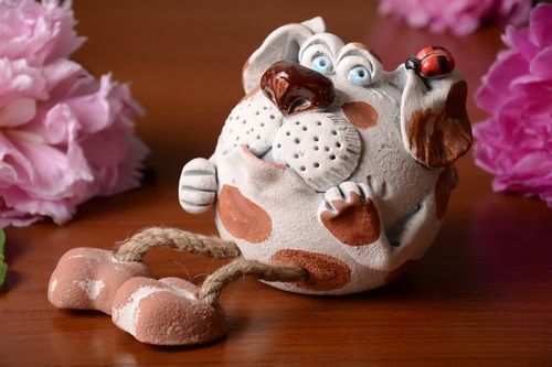 Handmade Keramik Spardose aus Halbporzellan mit Bemalung in Form vom Hund - MADEheart.com