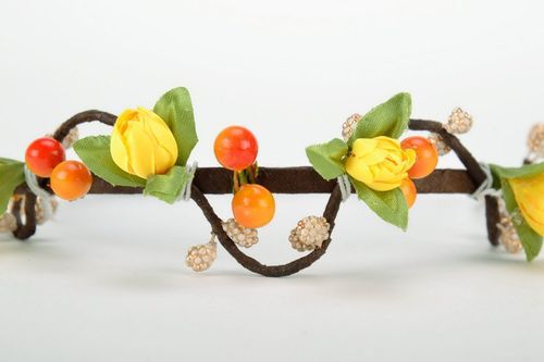 Headband made from flowers and berries - MADEheart.com