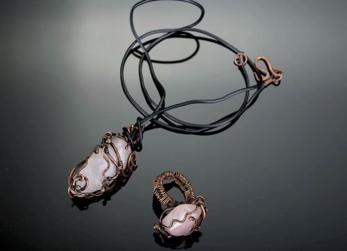 Juego de joyas con cuarzo rosado Nubes rosadas  - MADEheart.com