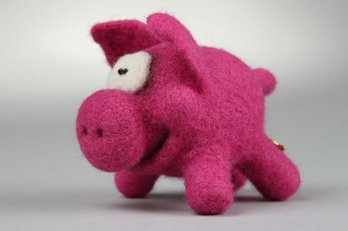 Felted soft toy Pig - MADEheart.com