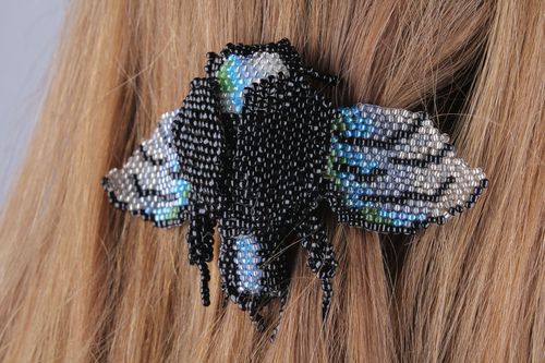 Pince à cheveux en perles de rocaille en forme de mouche - MADEheart.com