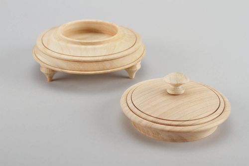 Boîte à décorer sculptée de bois avec pieds  - MADEheart.com