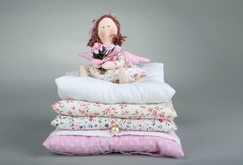 Puppe Tilda Prinzessin auf der Erbse mit Blumen - MADEheart.com