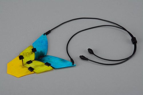 Necklace made of cow horn and leather - MADEheart.com