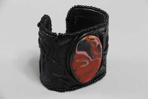 Bracciale in pelle fatto a mano accessorio originale braccialetto da donna - MADEheart.com