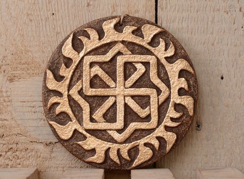Prato -talismã redondo de argila feito à mão para decoração do interior em estilo étnico Molvinets - MADEheart.com