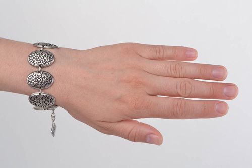 Bracelet en métal large moulé en coquilles fait main original pour femme - MADEheart.com