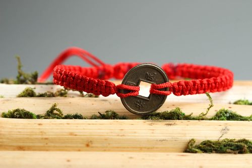 Bracelet textile Bijou fait main rouge talisman Accessoire femme original - MADEheart.com