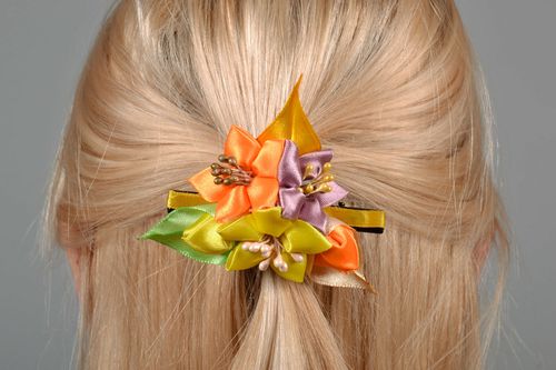 Kleine Haarspange mit Blume - MADEheart.com