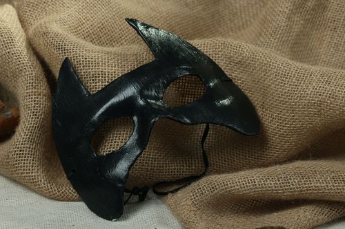 Masque carnaval vénitien en papier mâché Batman - MADEheart.com